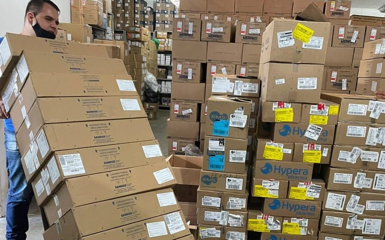 Farmácia Central da SEMS Penedo recebe medicamento para hipertensão arterial