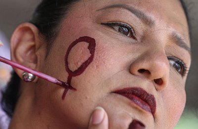 Aumentam agressões políticas em mês de luta contra violência à mulher