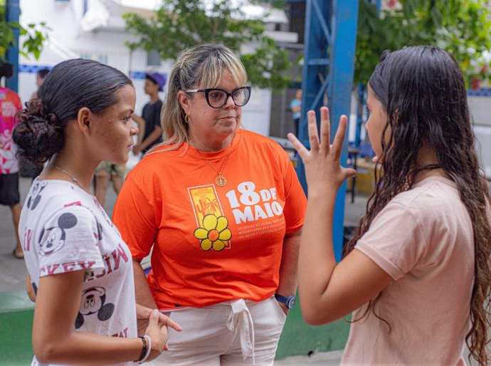 Plataforma combate evasão e estimula permanência de estudantes em escolas municipais