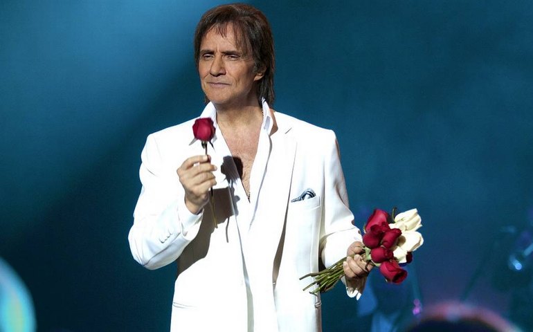 Roberto Carlos: &#8216;Eu defendo a vacina e tudo o que alguém diz em nome da ciência&#8217;