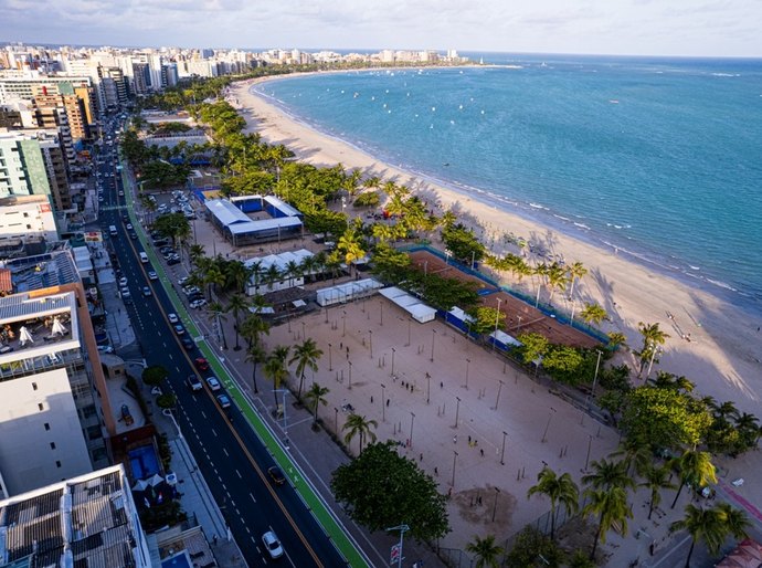 Megaestrutura para o Macena Open 2024 está quase finalizada na praia de Pajuçara