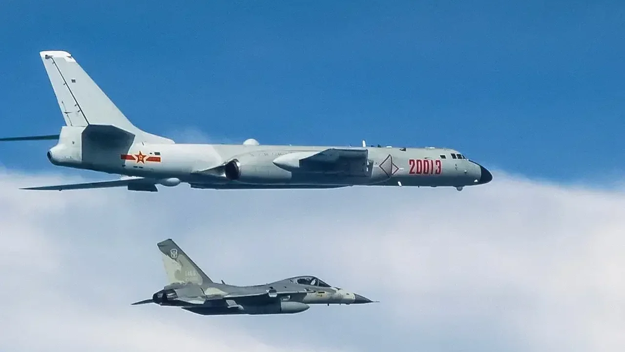 Aeronave da China invade espaço aéreo japonês; Ministério da Defesa aciona jatos