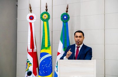 Vereador David do Emprego propõe projeto de lei para limitar uso de caixas de som nas praias e ônibus de Maceió