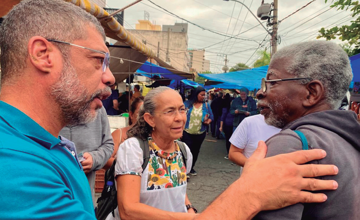 Heloisa percorre as ruas do Rio anunciando que pretende disputar novo mandato em outubro
