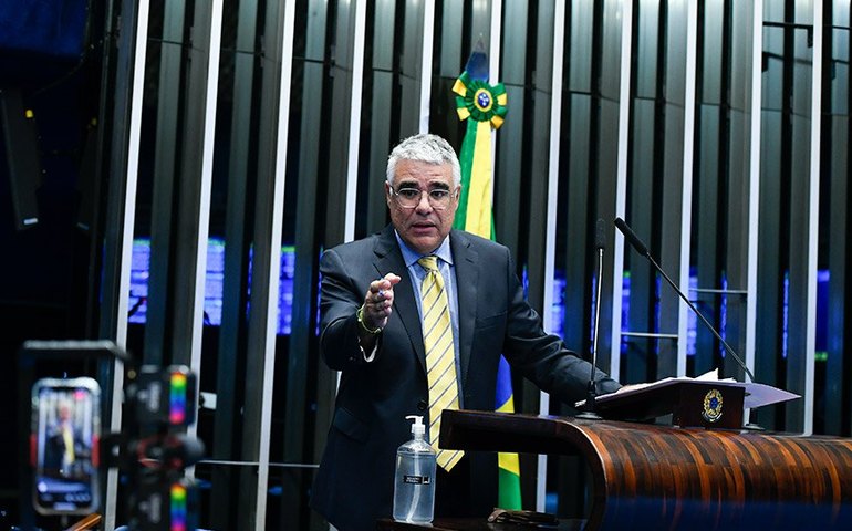 Girão critica encerramento do programa de escolas cívico-militares