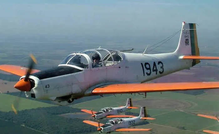 Aeronave do modelo T-25 fazia treinamentos na região Aeronave do modelo T-25 fazia treinamentos na região
