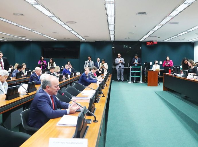 CCJ da Câmara aprova projeto que proíbe decisões individuais no STF