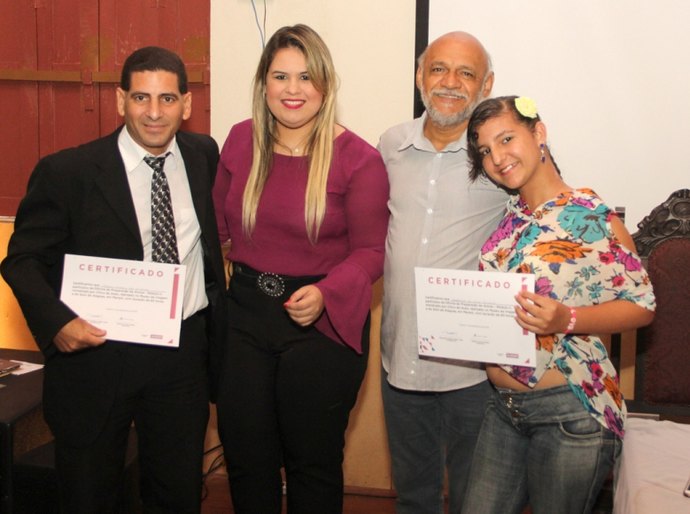 Atores recebem certificados de curso promovido pelo governo do Estado