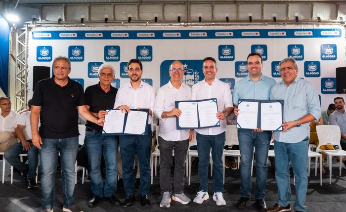 Pauo Dantas assina ordem de serviços para obras no aeroporto de Penedo Pauo Dantas assina ordem de serviços para obras no aeroporto de Penedo