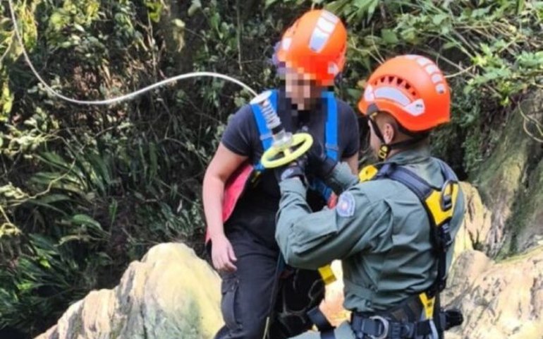 Bombeiros resgatam grupo que se perdeu em trilha na Grande SP