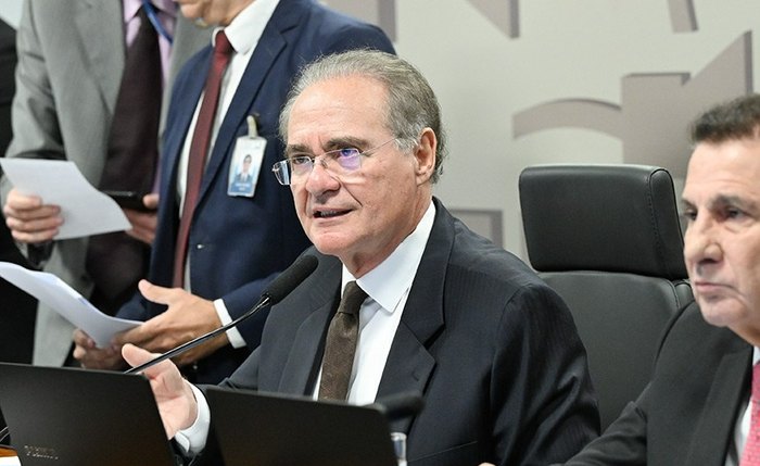 Presidente da CAE e relator, o senador Renan Calheiros retirou o projeto de pauta