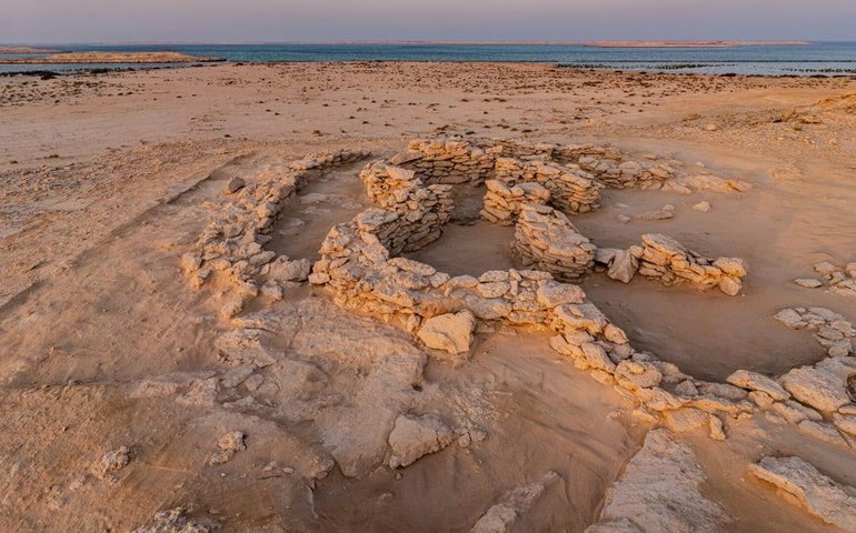 Painel romano com deus egípcio em mármore revela laços culturais inéditos entre Anatólia e Egito (FOTO)