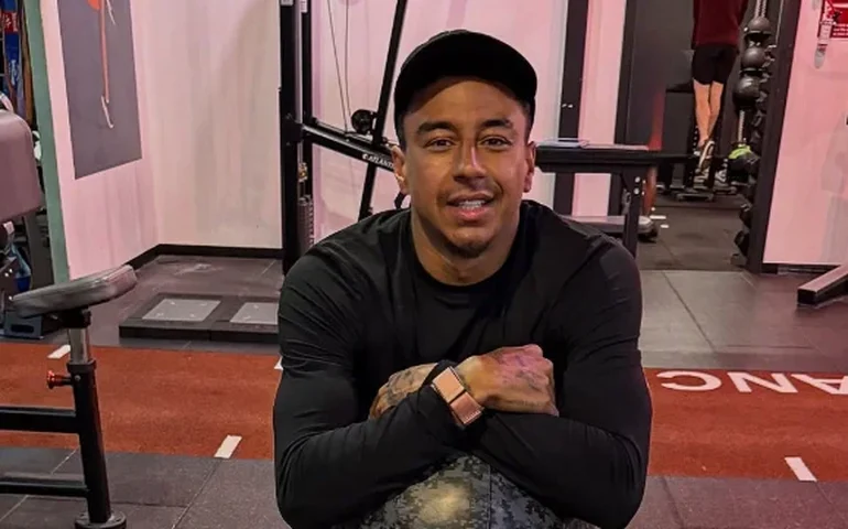 Corinthians vence disputa internacional e encaminha acerto com Jesse Lingard