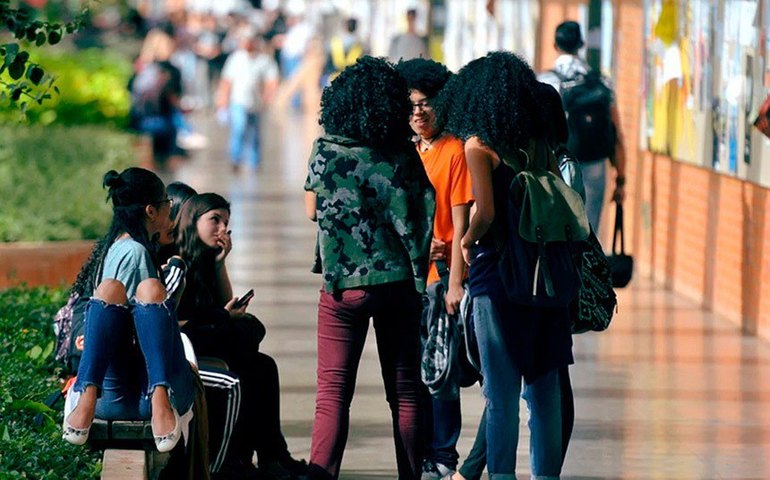 CDH analisa projeto que reserva vagas em estágios para negros e indígenas