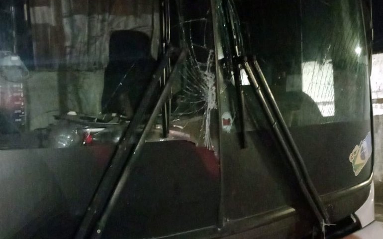 Motoristas do transporte universitário são demitidos injustamente após denúncia de falhas em ônibus