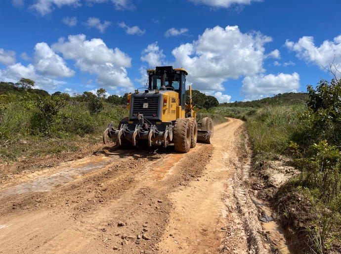 Prefeitura de Penedo regulariza estradas do Assentamento Novo Horizonte e do Marizeiro
