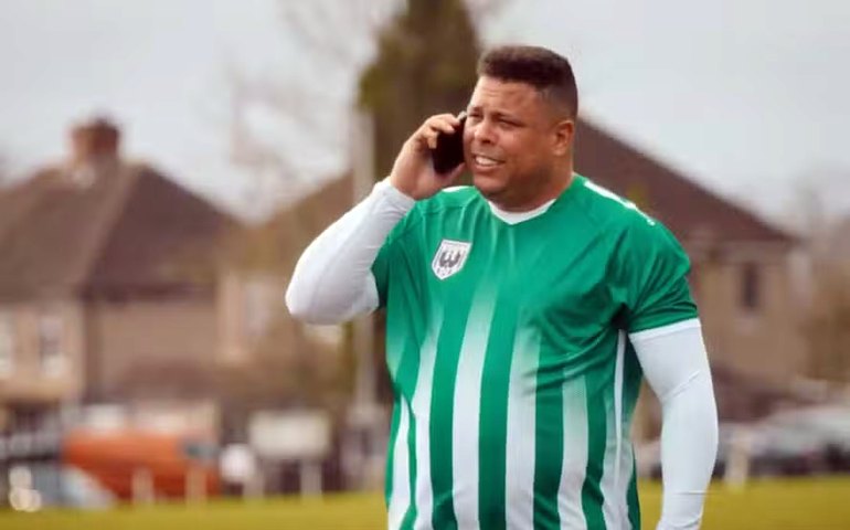 Bicampeão da Copa do Mundo: Ronaldo Fenômeno larga aposentadoria e joga por time da oitava divisão inglesa; entenda