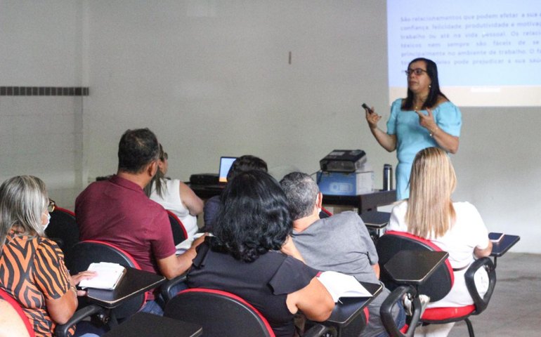 Educação encerra ciclo de formação para diretores escolares