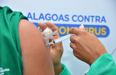 860.738 doses das vacinas contra a Covid-19 foram aplicadas em Alagoas