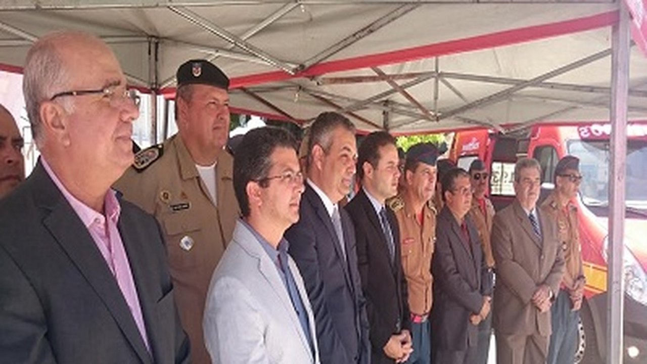 Comandante da PM participa da solenidade de entrega de novas viaturas ao Corpo de Bombeiros