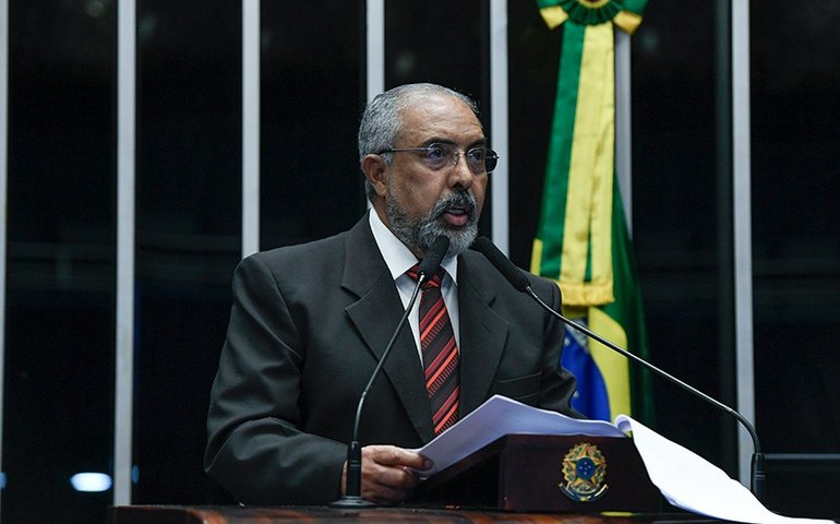 Paulo Paim cobra redução da taxa de juros