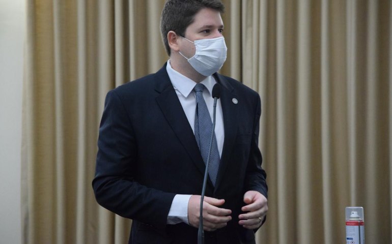 Davi Filho reivindica do governo do Estado que autorize prática de triathion