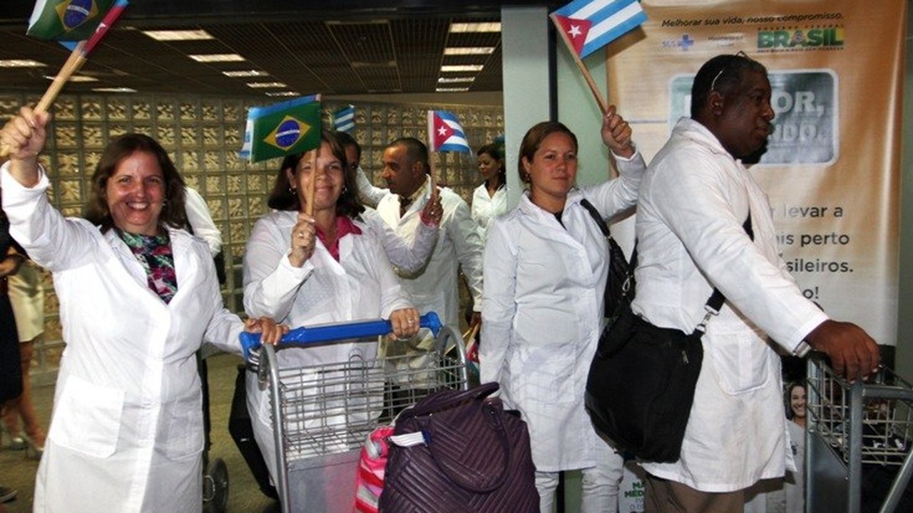 Programa Mais médicos: 51 cubanos chegam a Alagoas
