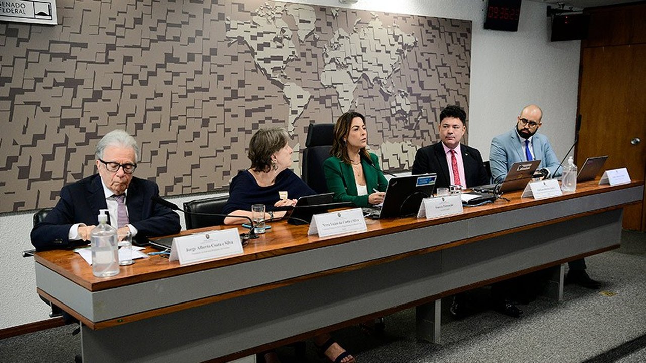 Debatedores não convergem sobre regulamentação de cigarro eletrônico