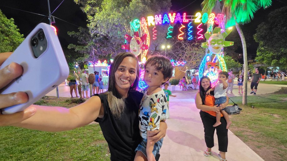 Sucesso de público, Vila de Carnaval permanece aberta até domingo (9)