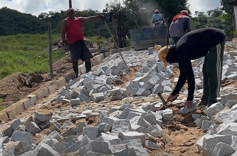Prefeito Didi Lopes destaca avanço de obra de calçamento  no povoado Préa, em Tanque d'Arca