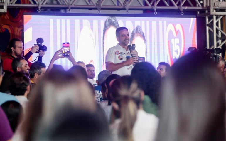 Paulo inaugura comitê em Arapiraca prometendo continuar com programas sociais