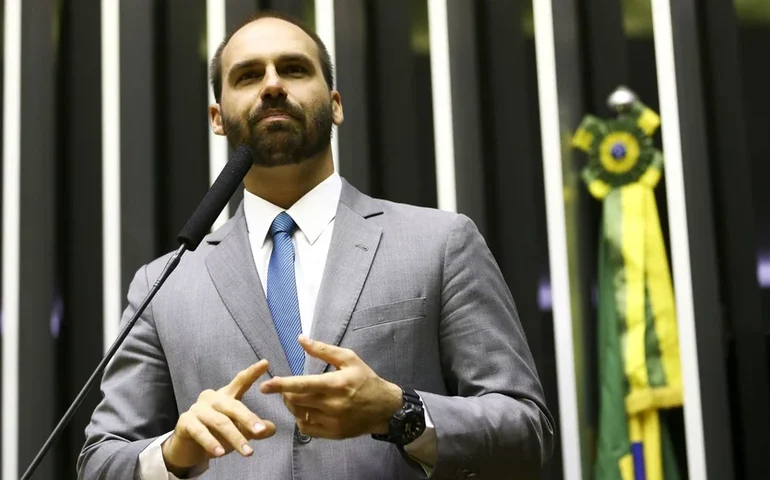 Eduardo Bolsonaro festeja fala de secretário de Estado dos EUA sobre possível sanção a Moraes