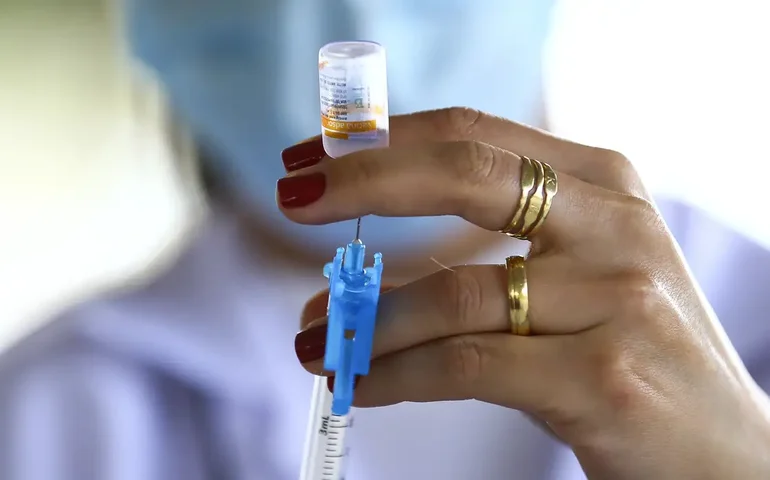 Zenaide destaca importância da vacinação de gestantes contra vírus da bronquiolite