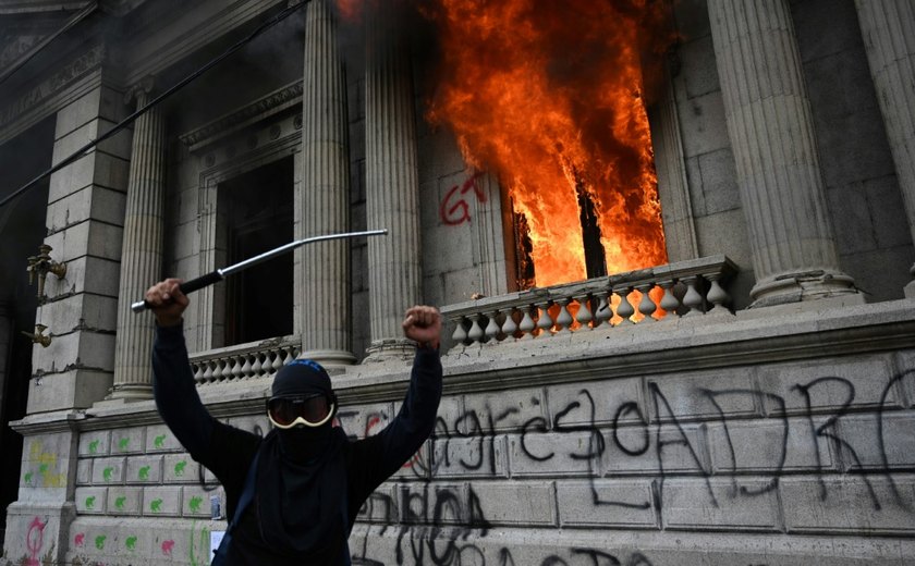 Governo da Guatemala considera incêndio no Congresso um &#8216;ato terrorista&#8217;