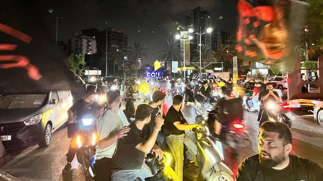Nem todos no Líbano ficaram satisfeitos com o acordo do governo com Israel. Centenas de pessoas foram às ruas de Beirute para protestar contra o acordo-quadro entre os dois países, segundo a imprensa libanesa