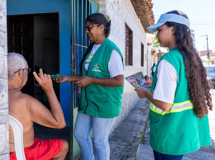 Prefeitura promove ação de educação ambiental para moradores do Pontal da Barra