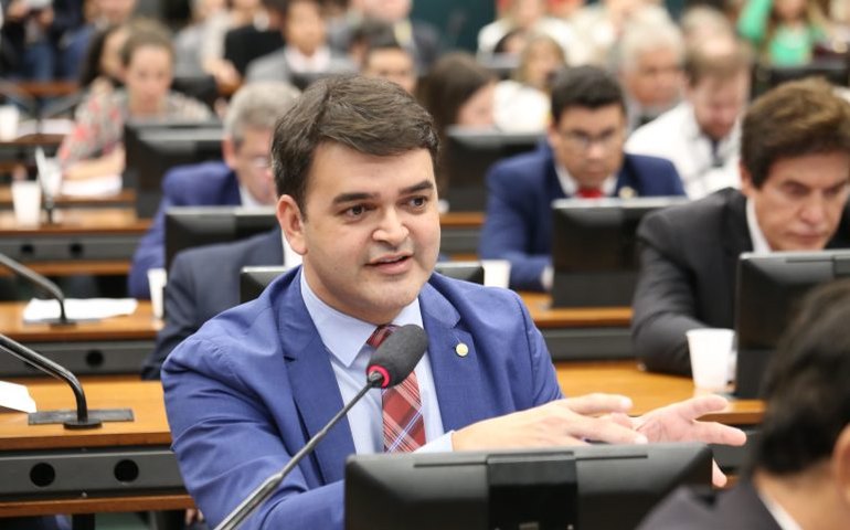 CCJ aprova criação de medalha para homenagear agentes comunitários de saúde