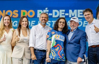 Pé-de-Meia contribui para queda de 43% no abandono escolar: “Oportunidade de continuar sonhando”, exalta Lula
