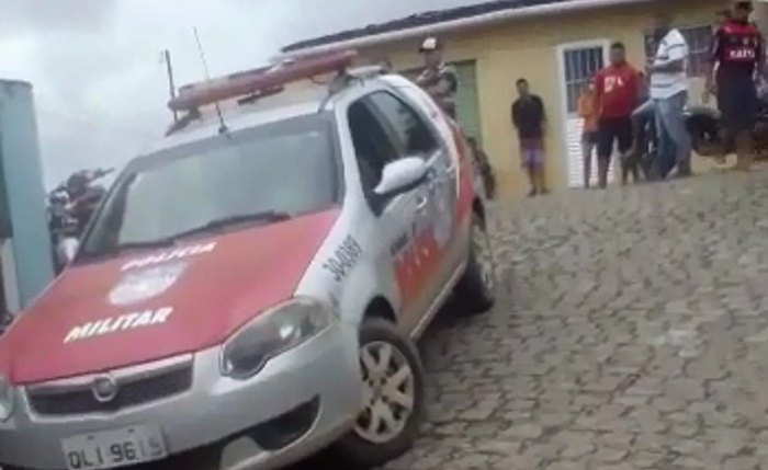 Polícia no local do crime cuja vítima teria sido degolada, em Campestre Polícia no local do crime cuja vítima teria sido degolada, em Campestre