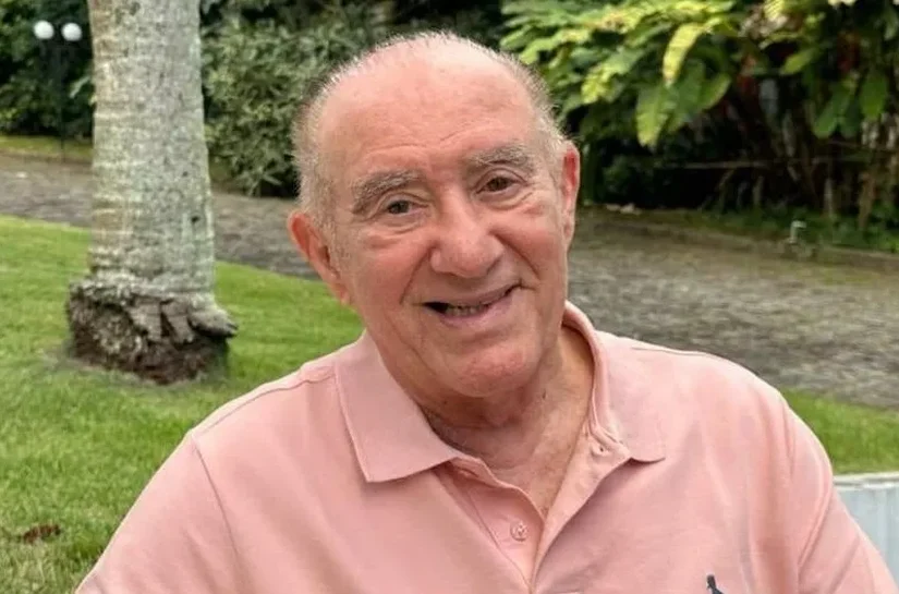 Renato Aragão recebe título de embaixador do Cristo Redentor em cerimônia pelos 94 anos do monumento