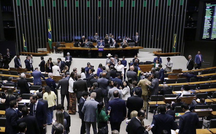 Câmara tem prazo de 10 dias para explicar tramitação da PEC da Blindagem, determina STF