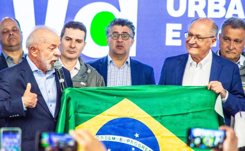 'Lambendo as botas dos EUA', dispara Lula sobre opositores que buscam apoio norte-americano (VÍDEOS)