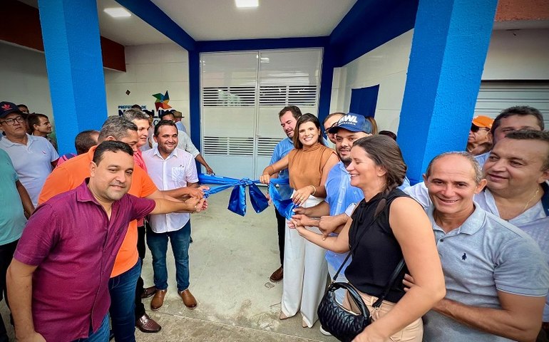 Em mais um dia histórico, prefeita Marcela Gomes reinaugura Mercado Público de Novo Lino totalmente reformado