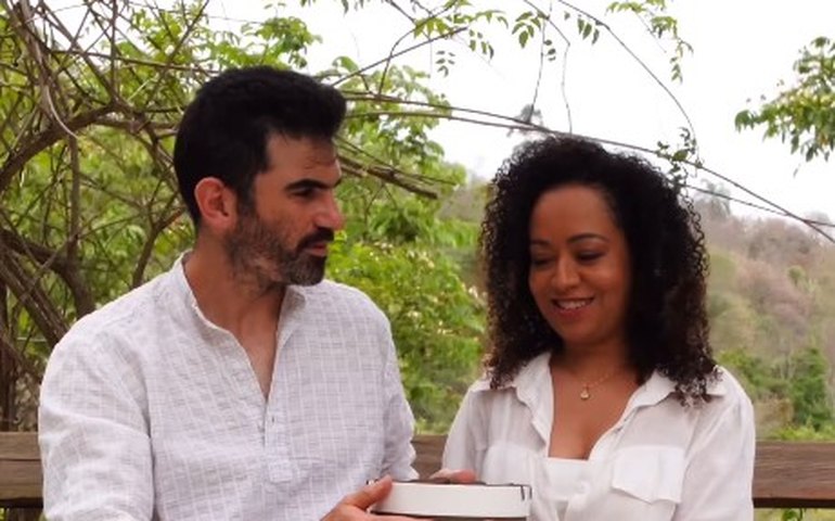 Aretha Oliveira, a Pata de 'Chiquititas', anuncia a primeira gravidez: 'Maior presente