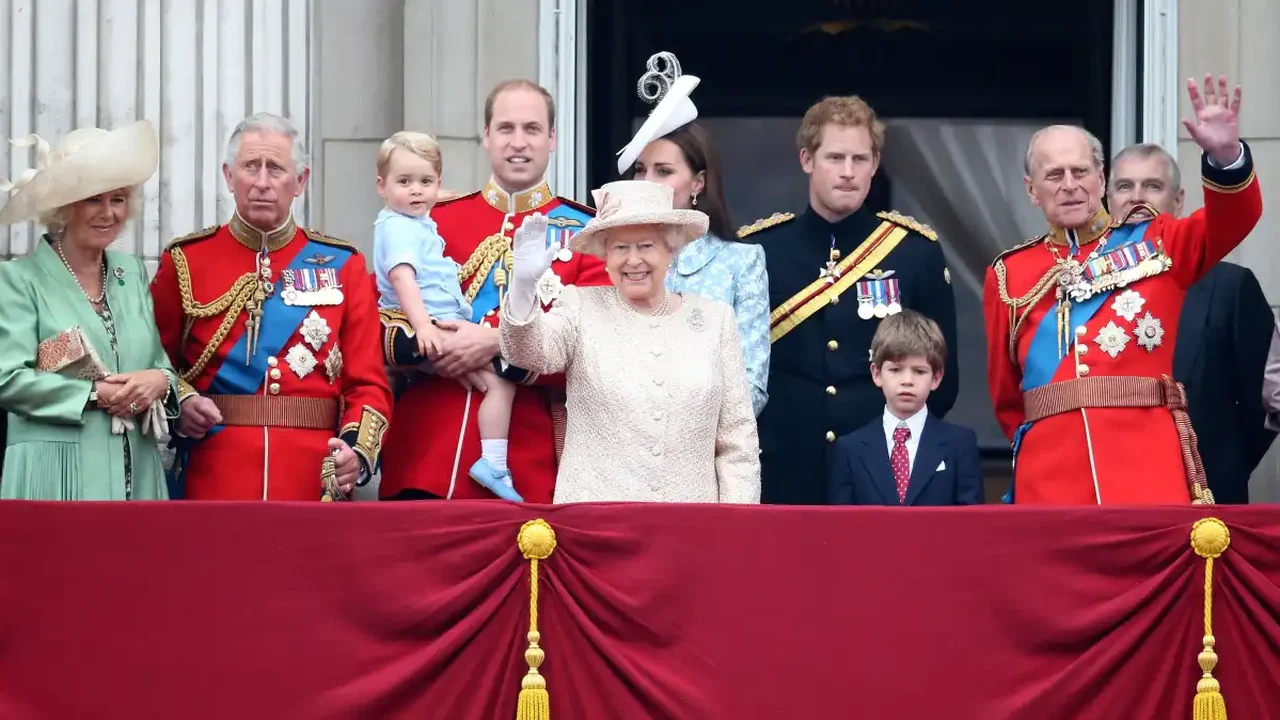 Família real britânica tem 'boom' de R$ 330 milhões na renda devido à energia eólica offshore e retomada das visitas aos palácios 
