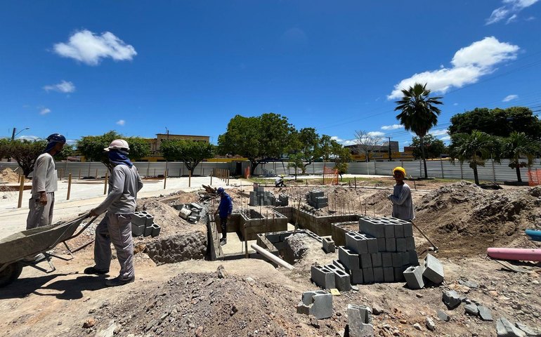 Moradores celebram revitalização da Praça Central do Graciliano Ramos