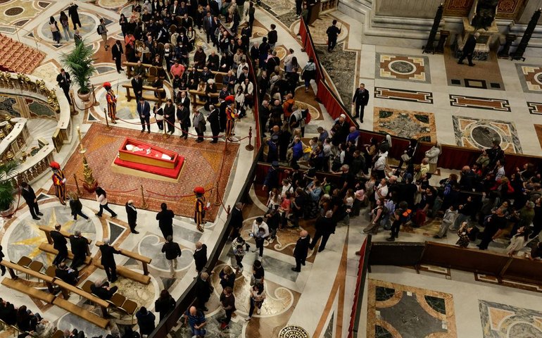 Túmulo do Papa foi feito com pedra da região de seus avós, na Itália