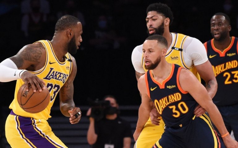 Curry ofusca LeBron e Warriors superam Lakers na abertura da temporada da NBA