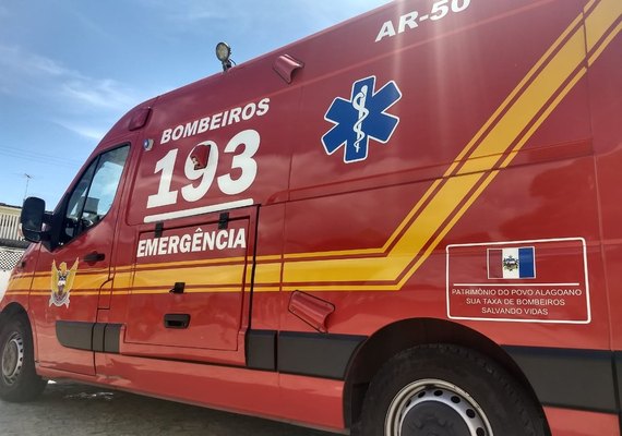 Viatura dos Bombeiros colide com carro de passeio enquanto socorria vítima de outro acidente em Maceió