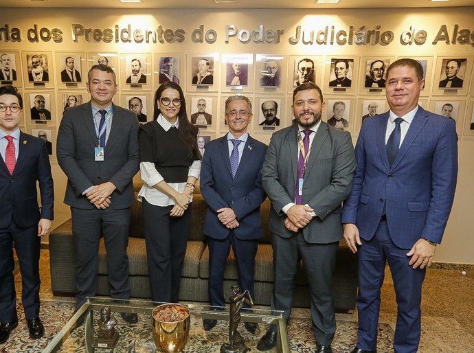 Presidente do TJAL recebe representantes da Caixa para discutir parcerias no Moradia Legal